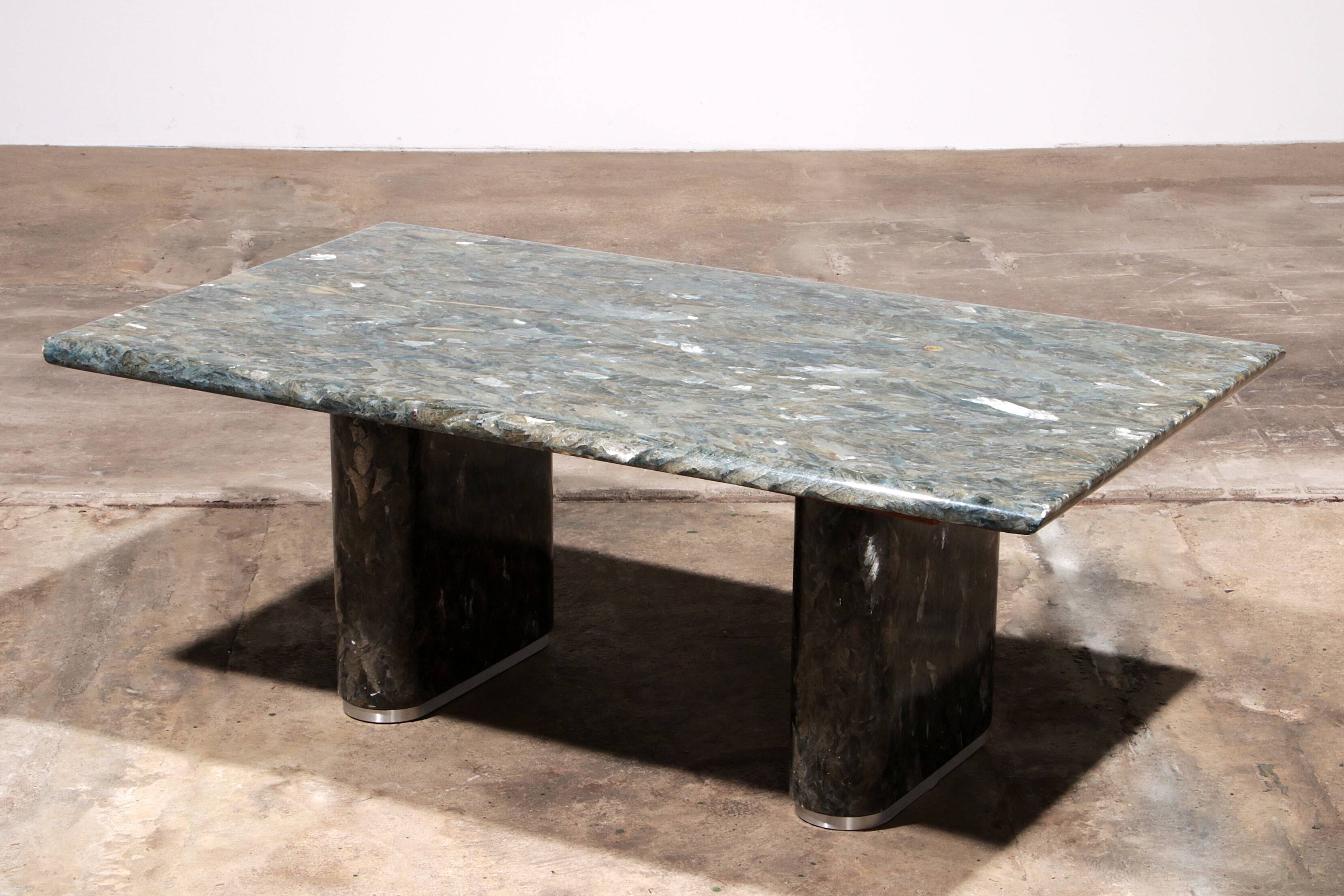 Table basse vintage en pierre naturelle italienne – Design élégant et long