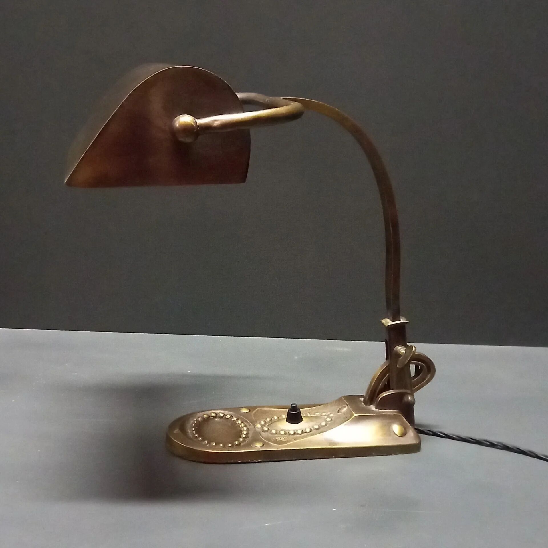 Antique brass Art Deco notary lamp/banker lamp