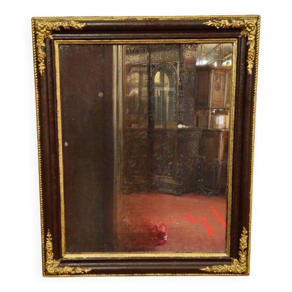 Miroir ancien en bois sculpté et doré – style classique