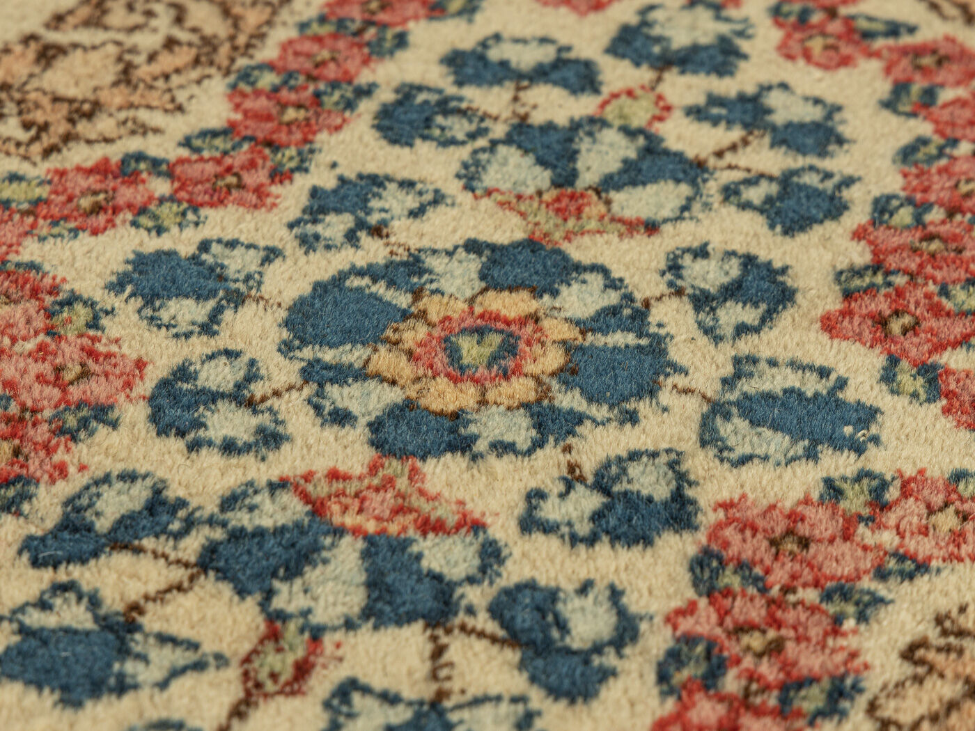 Kerman carpet, 260 x 375