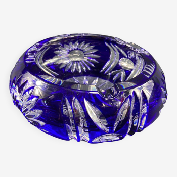 Cendrier en cristal taillé teinté bleu Bohême