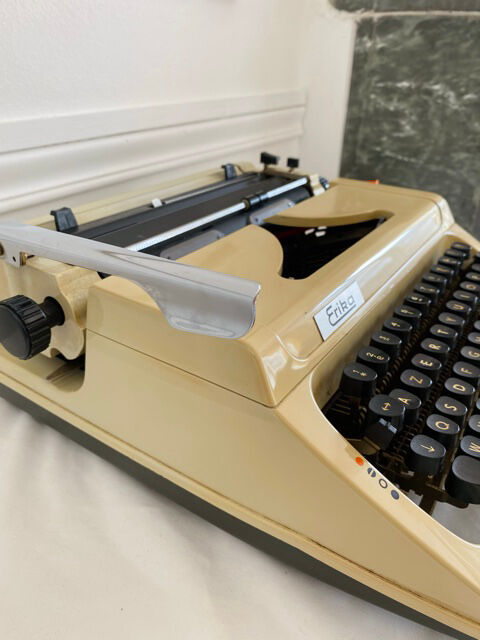 Erika beige typewriter