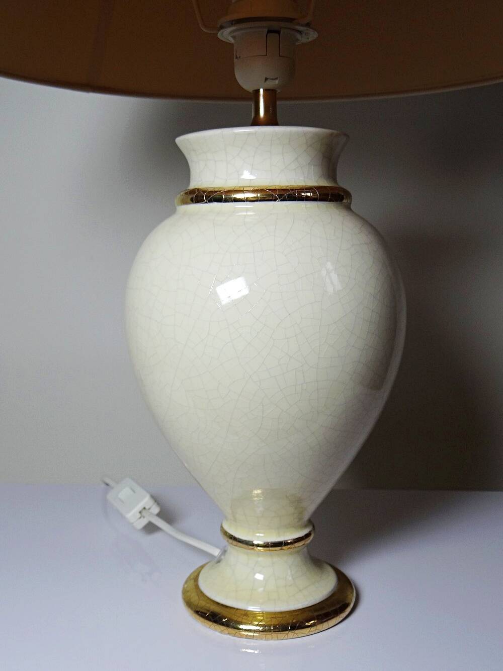 Ivory crackled earthenware lamp, in the style of vintage Le Dauphin.