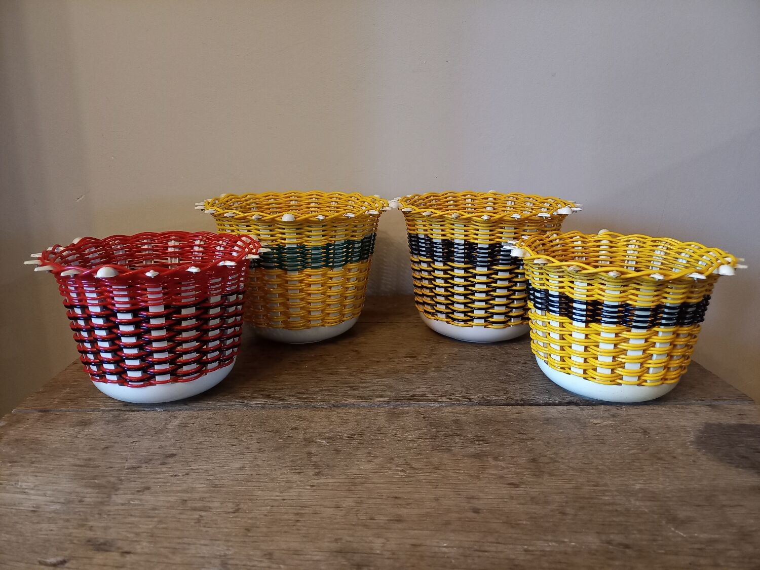 Lot de 4 vases en scoubidou vintage