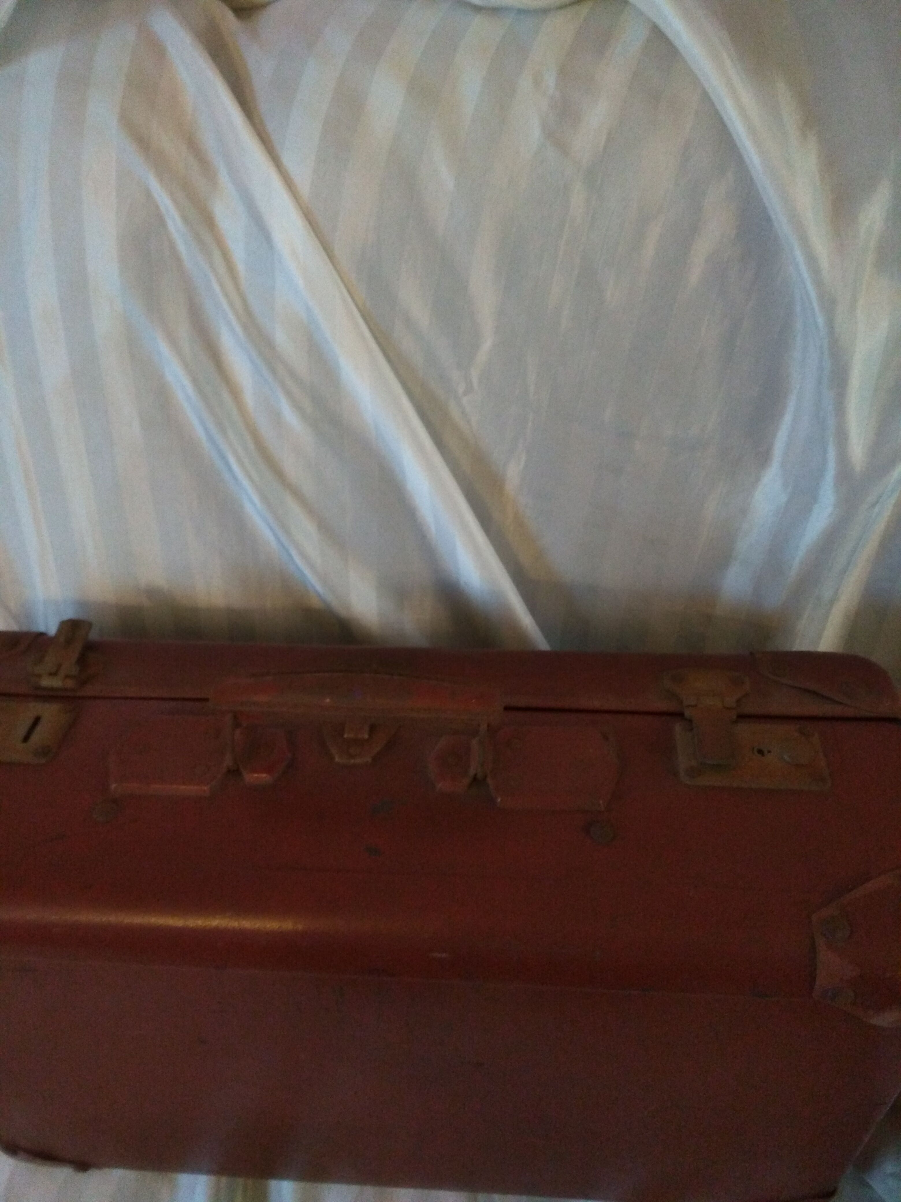 Vintage 1940-1950s cardboard suitcase