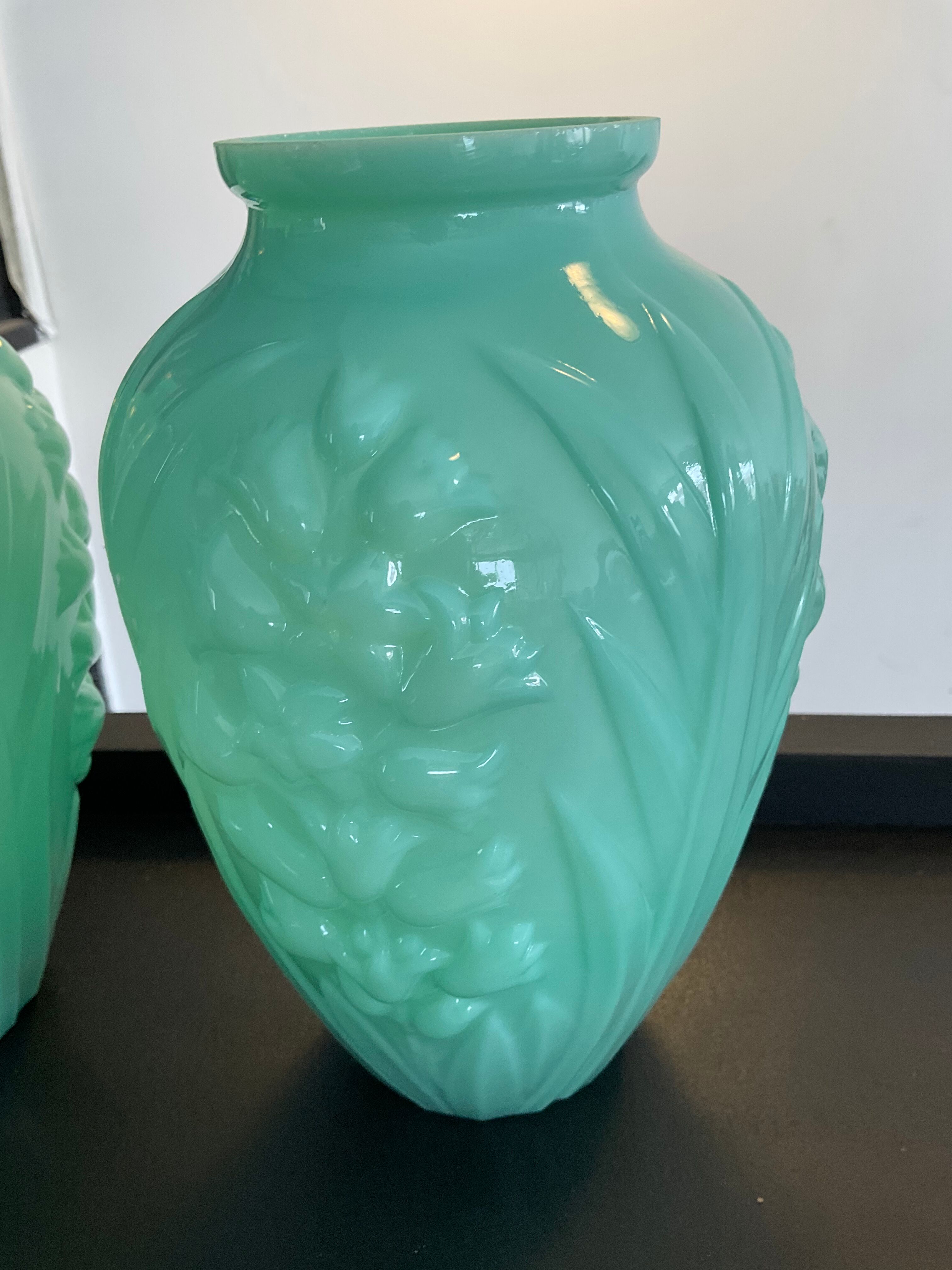 Paire de vases art deco en opaline vert celadon