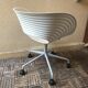 Fauteuil pivotant à roulette Tom Vac design Ron Arad édition Vitra vintage 90 blanc