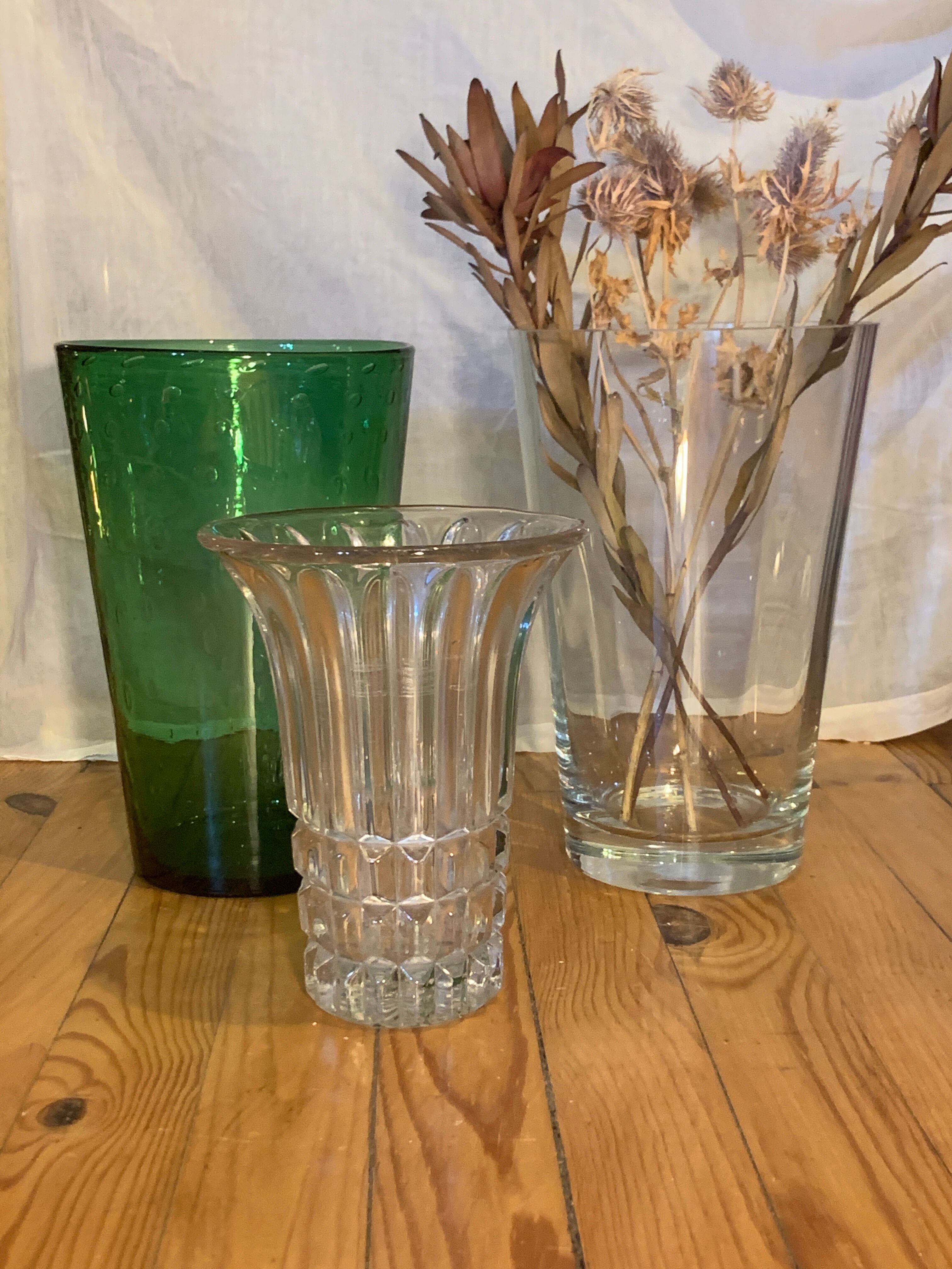 Tulip-shaped crystal vase