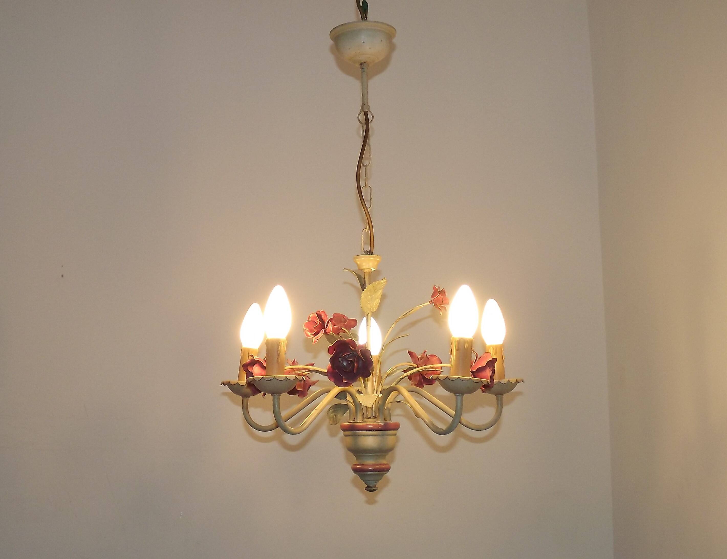 Lustre en métal à décor floral, France