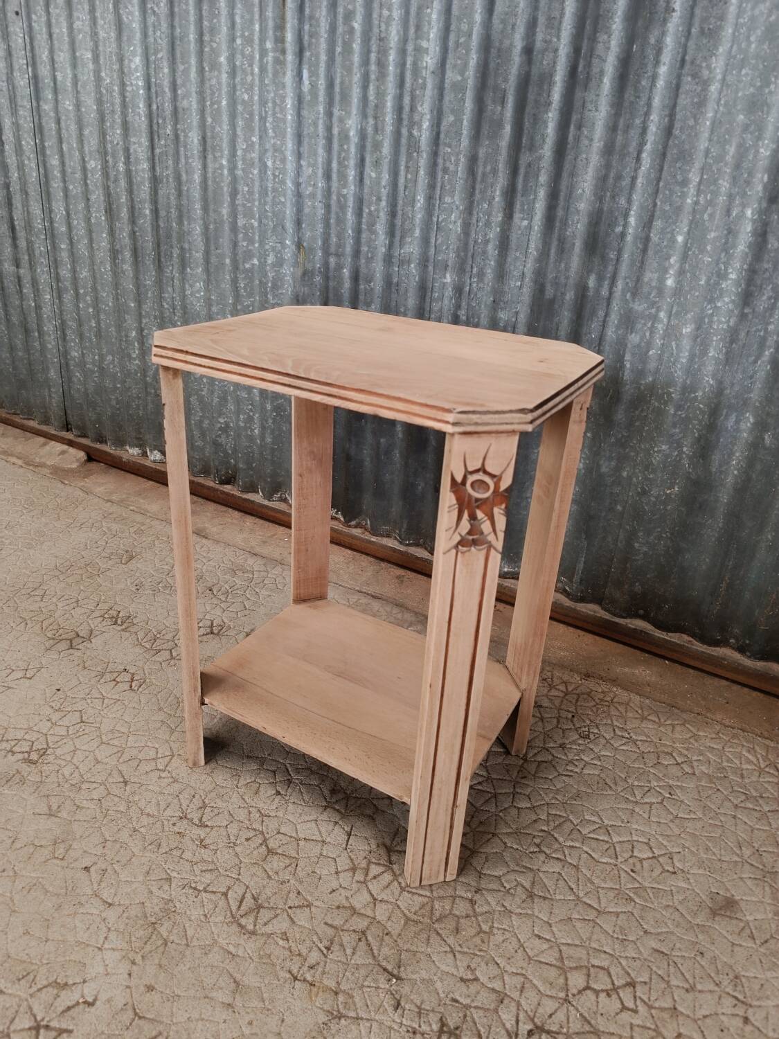 Art Deco sanded gueridon