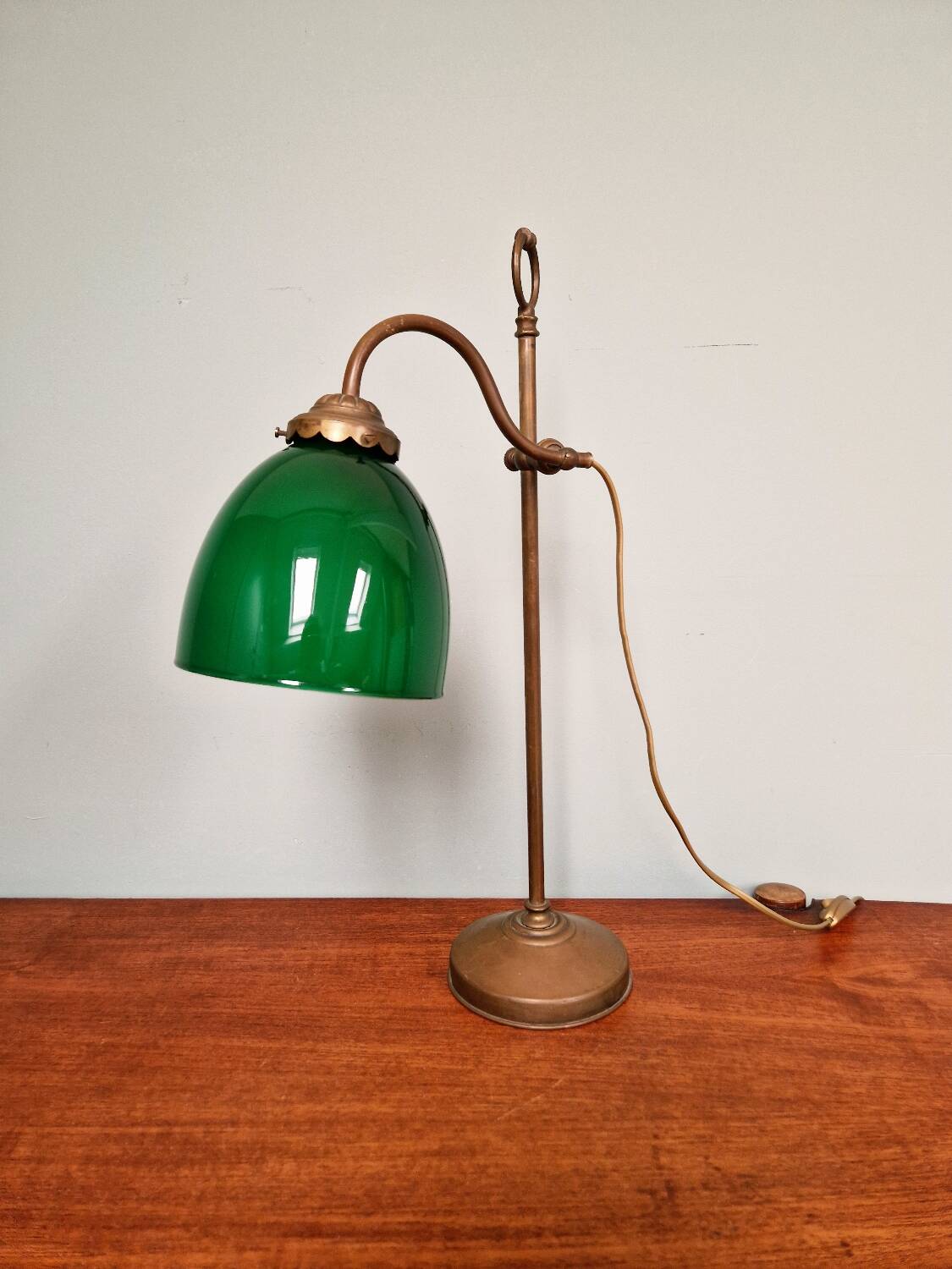 Art Deco brass and green opaline desk lamp, 1920-30
