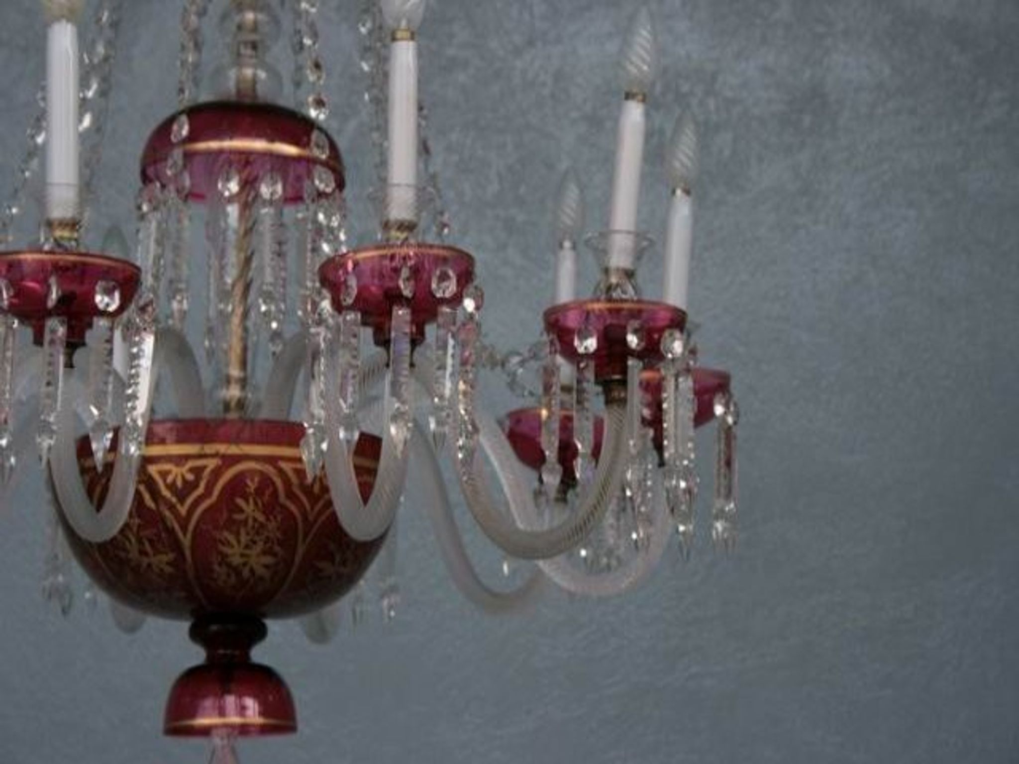 Lustre pampilles XIXème verre coloré doré et dorure