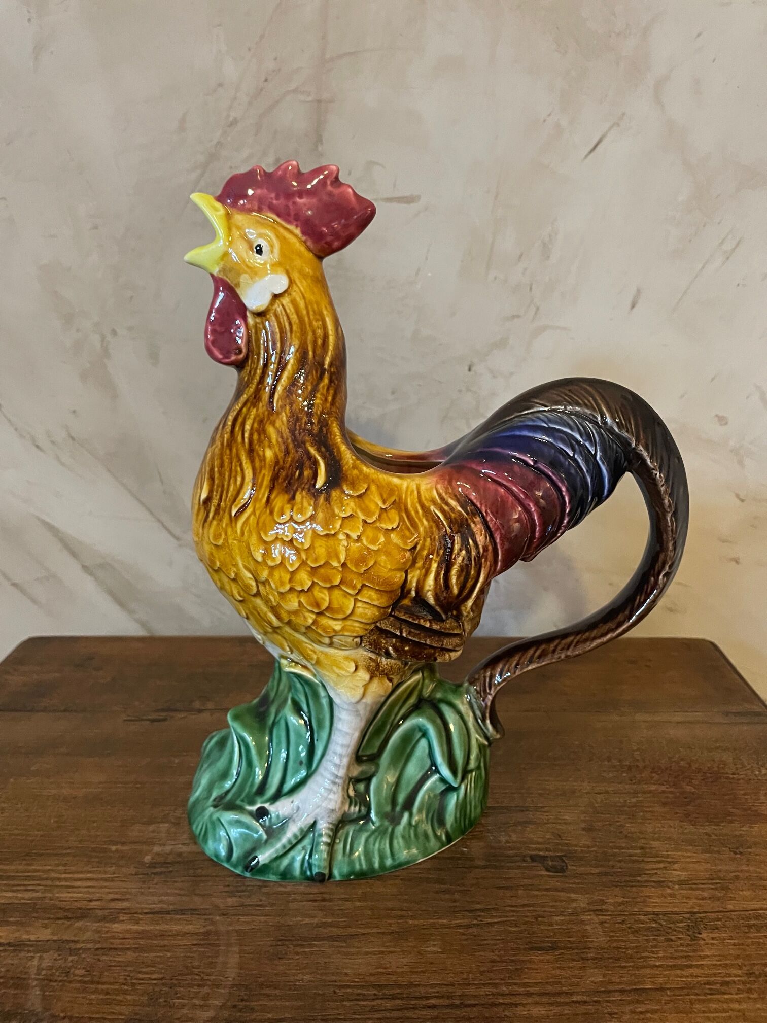 Rooster pitcher