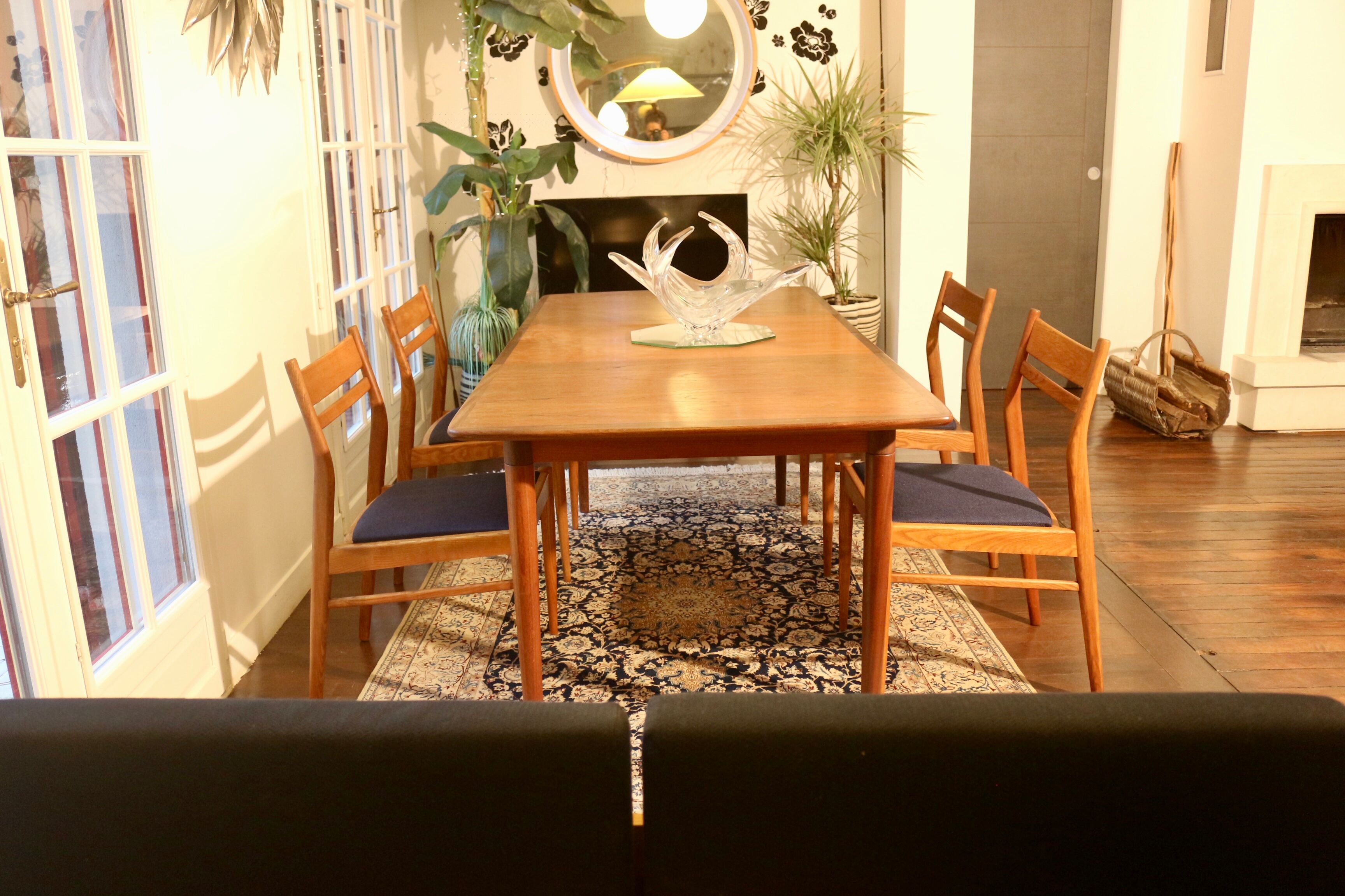 Lot de 4 chaises vintage scandinaves en chêne année 60  Ref. Marcel.
