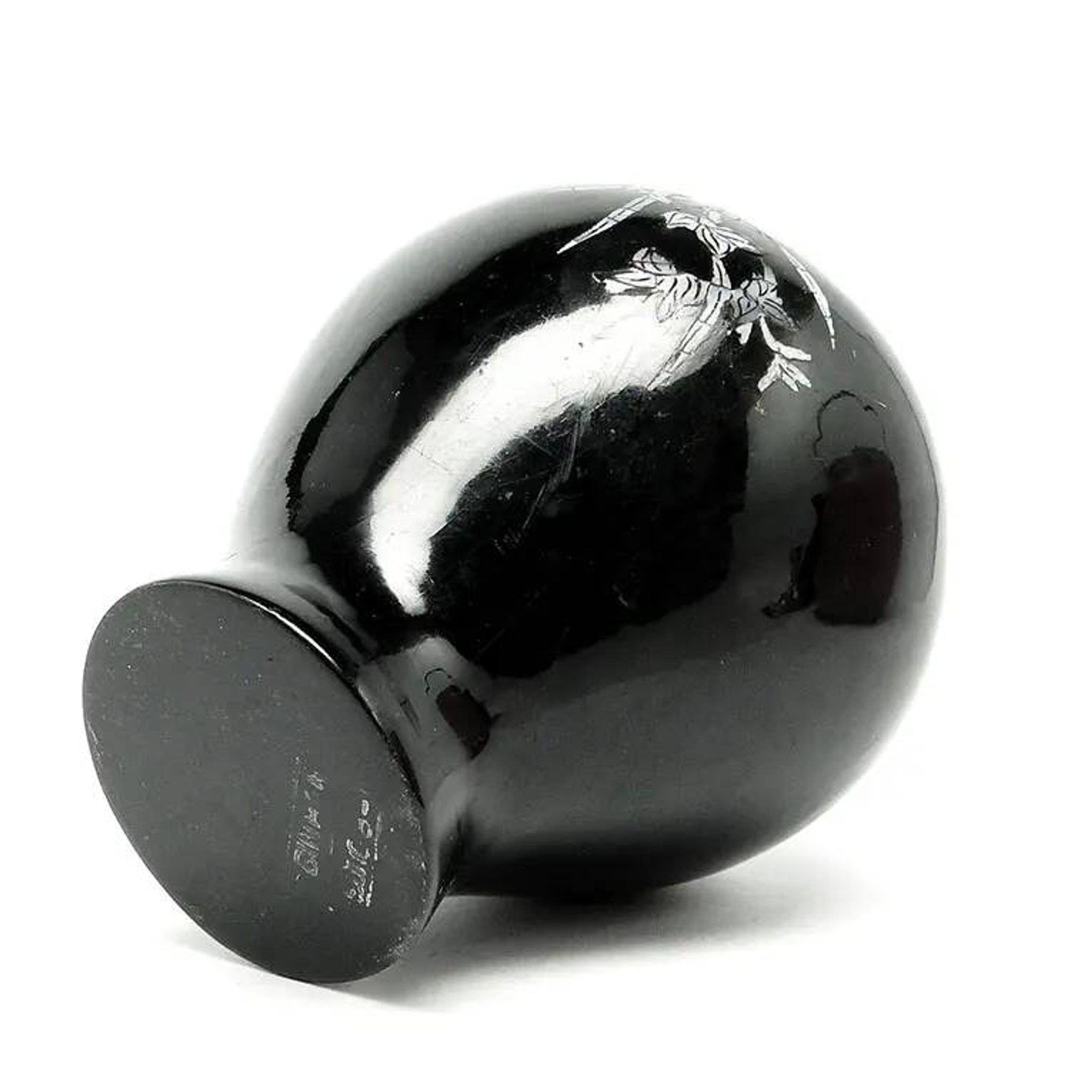 Minimalism vase, black lacquer, mother-of-pearl inlay, Japan, 1950s