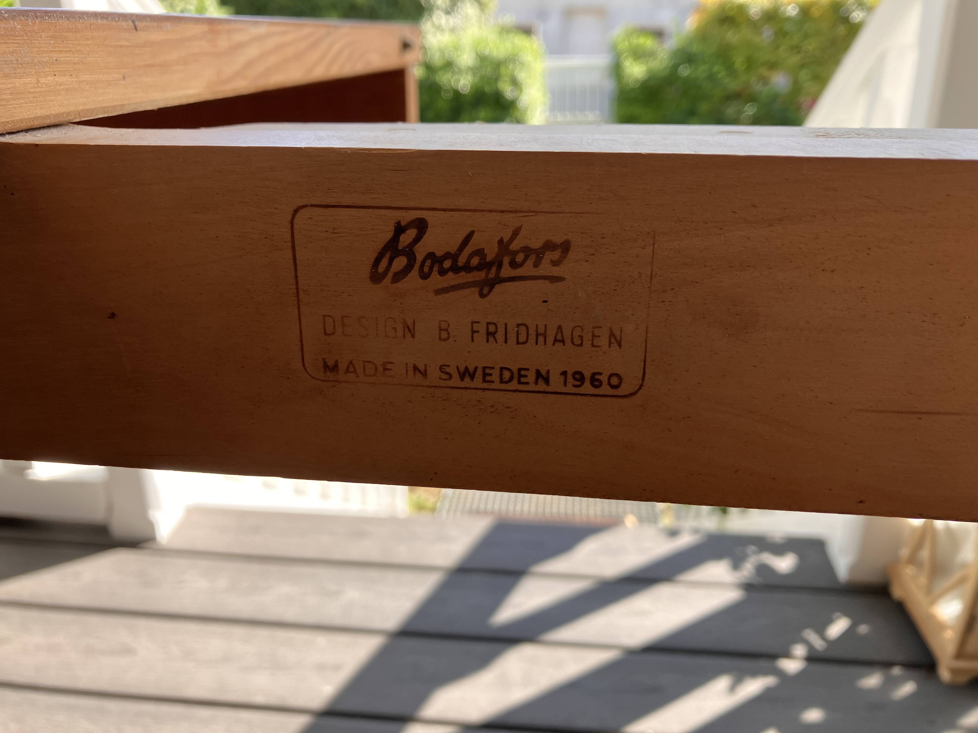 Extendable round teak table by Bertil Fridhagen for Bodafors