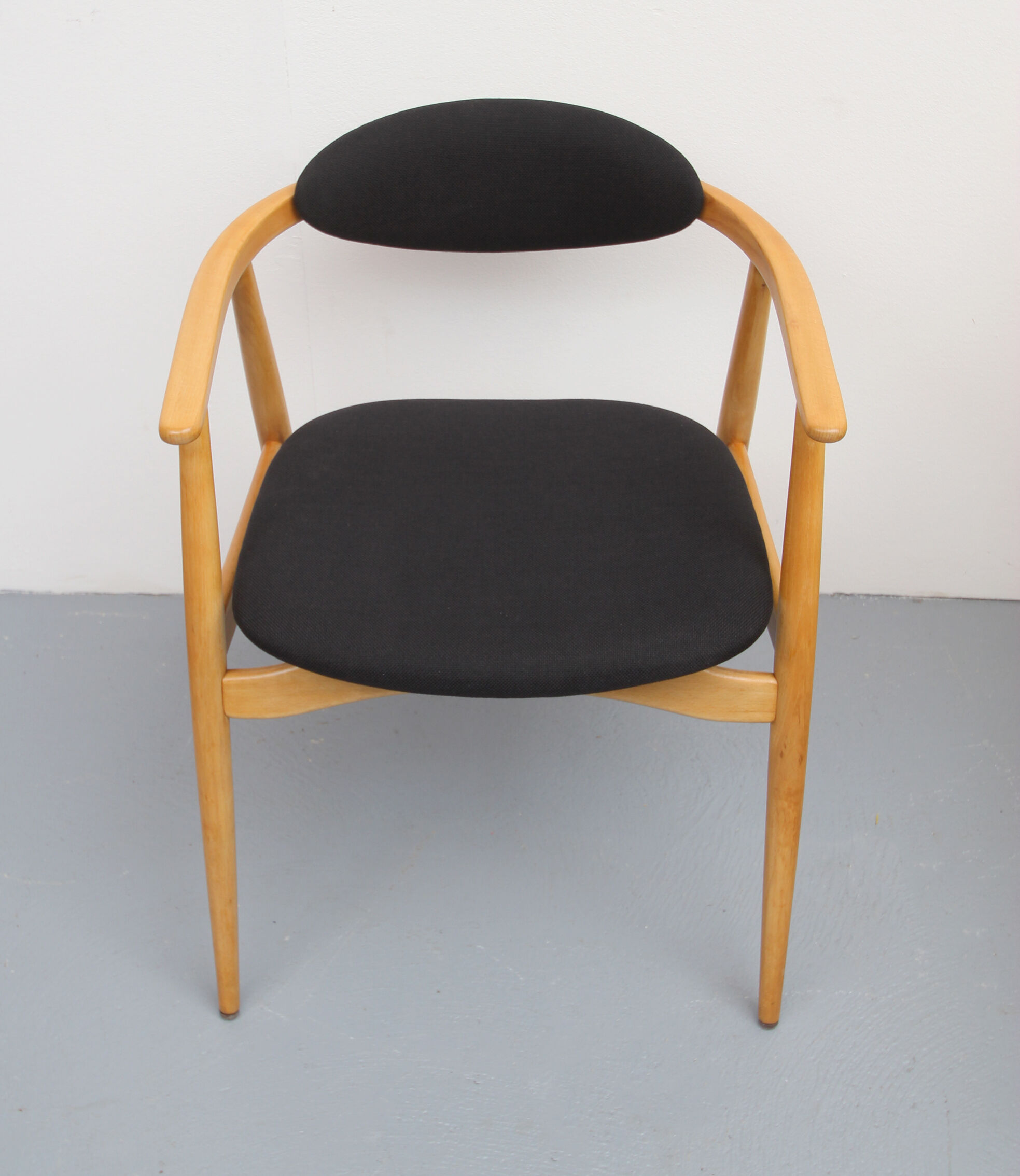 Fauteuil des années 1960 noir en hêtre