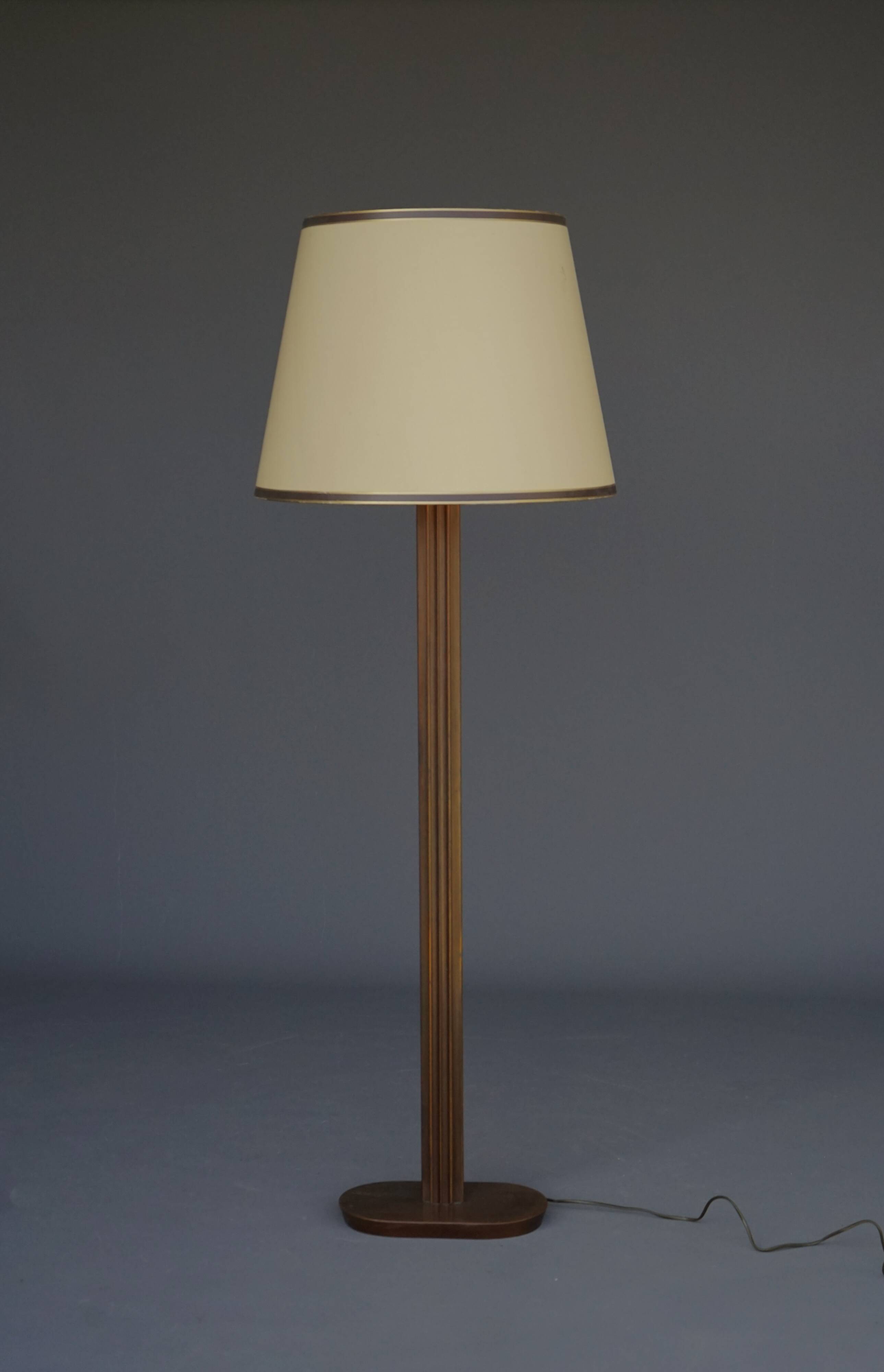 Lampadaire français en bronze. Années 1970