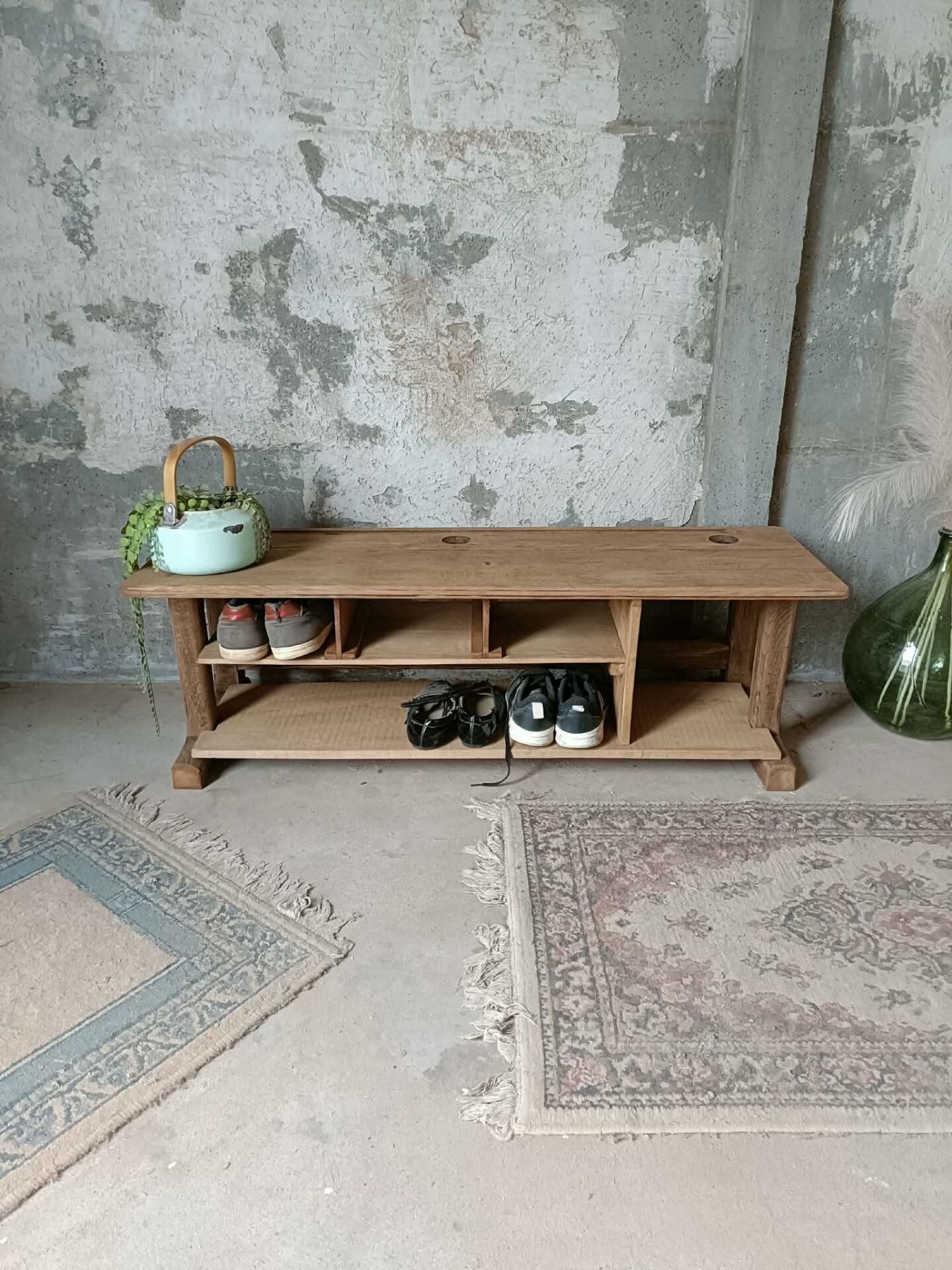 Entrance bench