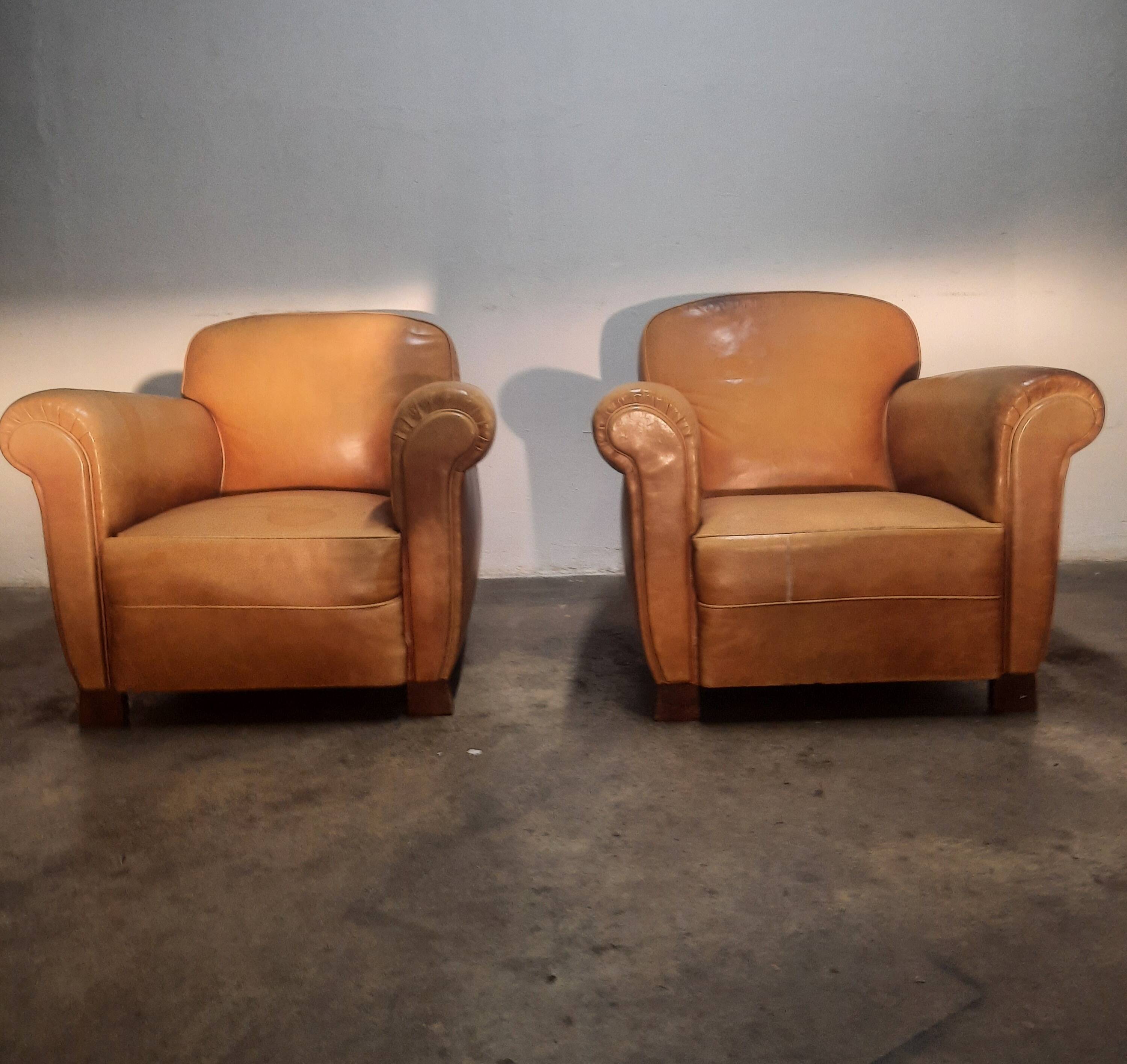 Pair of club shoes from the 1950s in tawny leather.