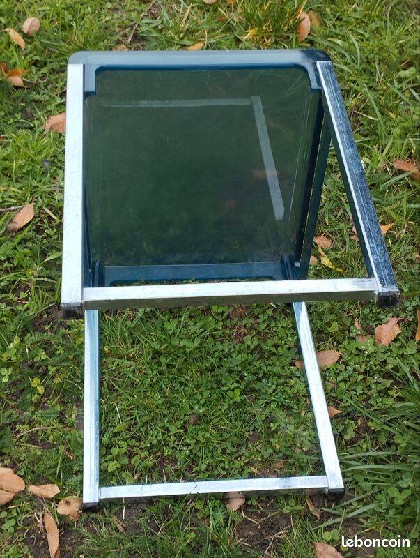 Table d’appoint vintage en plexiglas bleu et acier – Marc Berthier pour Prisunic