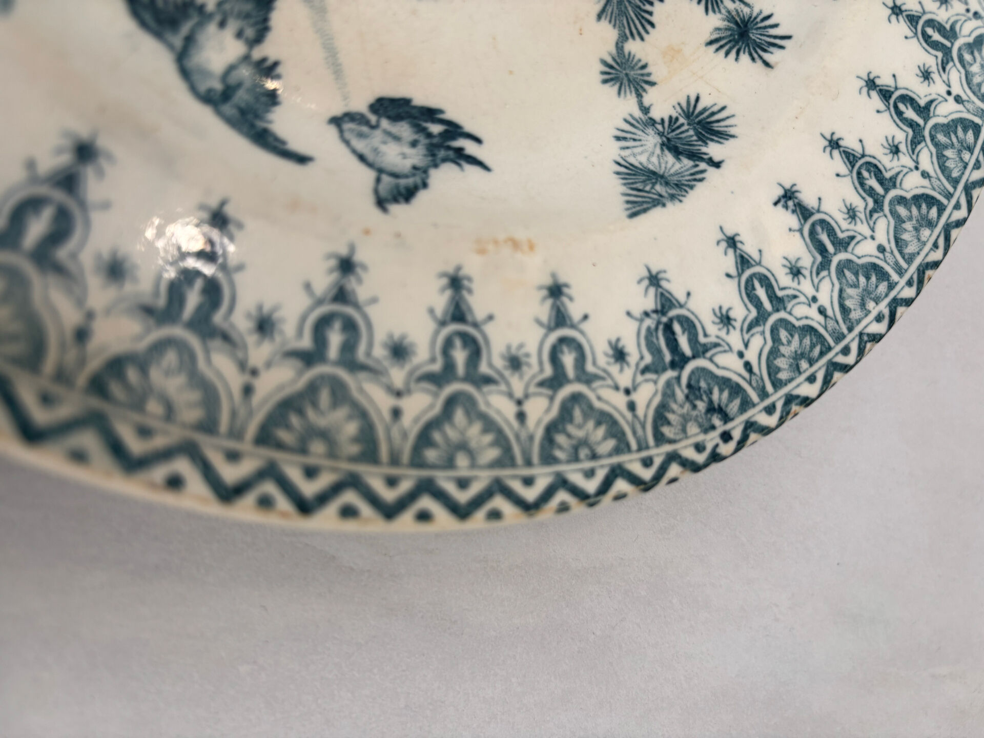 Flat plate iron earth Gien French earthenware eagle decoration - faience