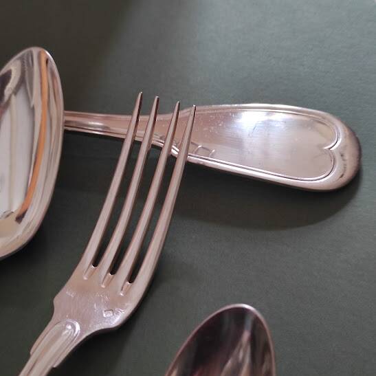 Ménagère de 37 couverts modèle filet, Argenterie