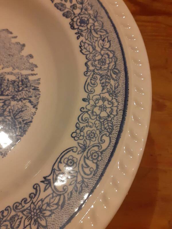 Set of 6 vintage English style soup plates