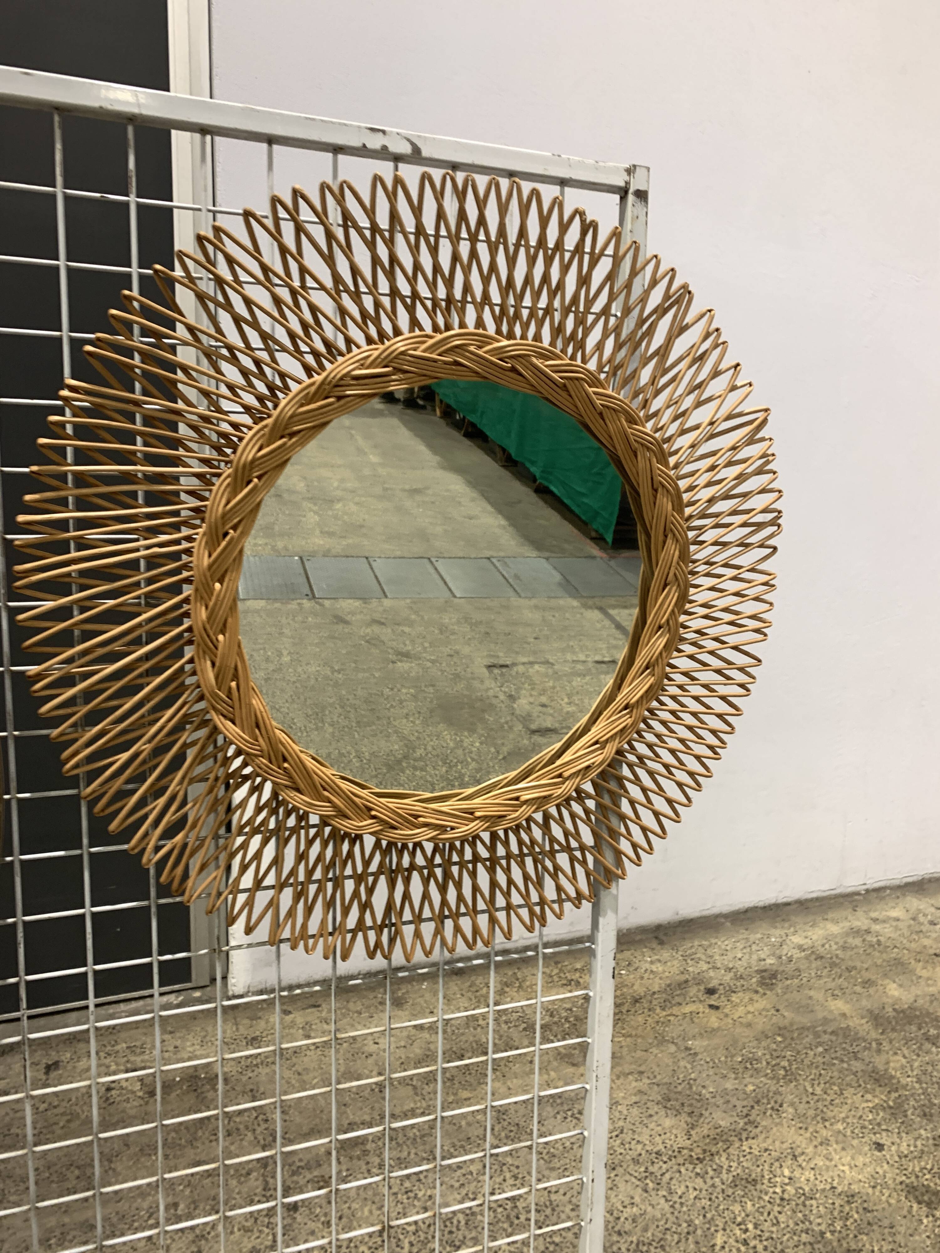 POP UP CHRISTMAS 2022 - Round rattan mirror