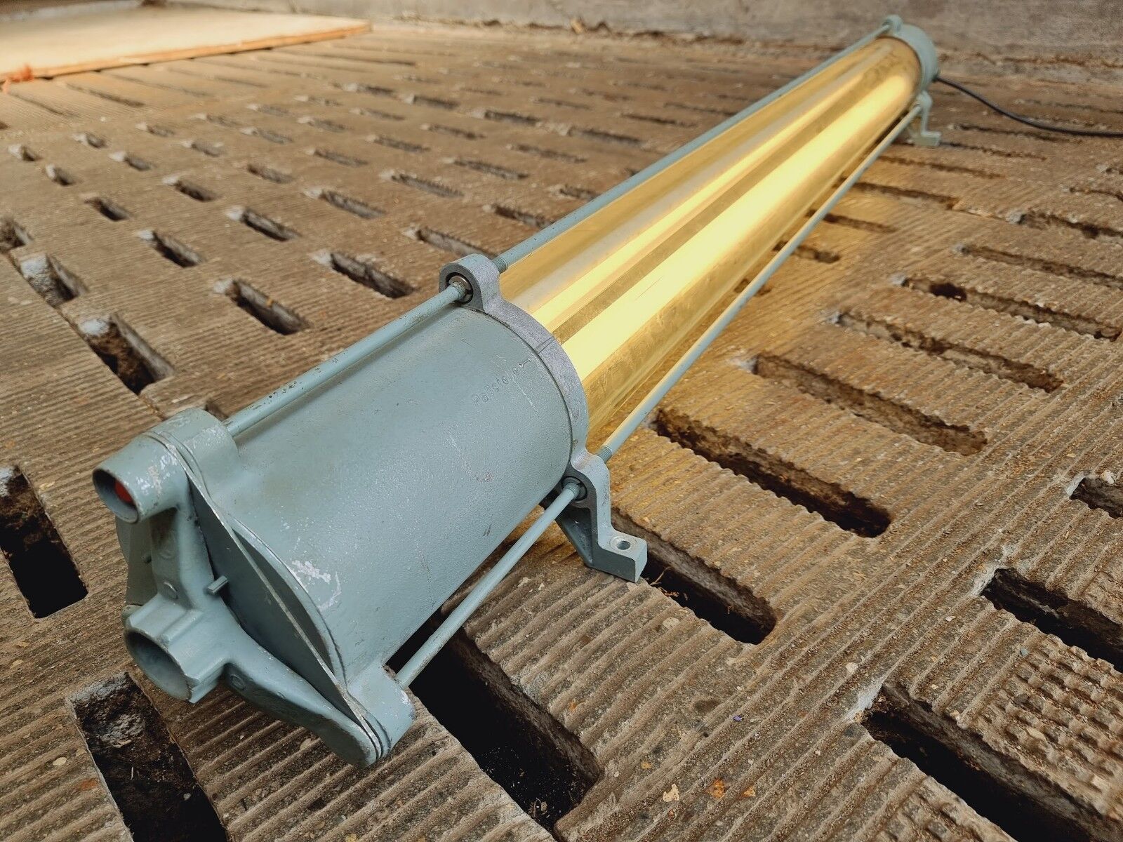 Lampe à tube industrielle ddr 163 cm