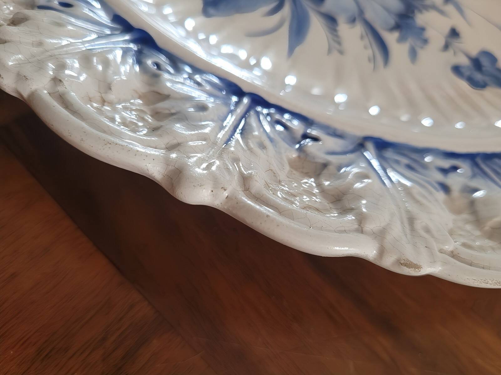 Decorative ceramic plate signed Nove di Bassano