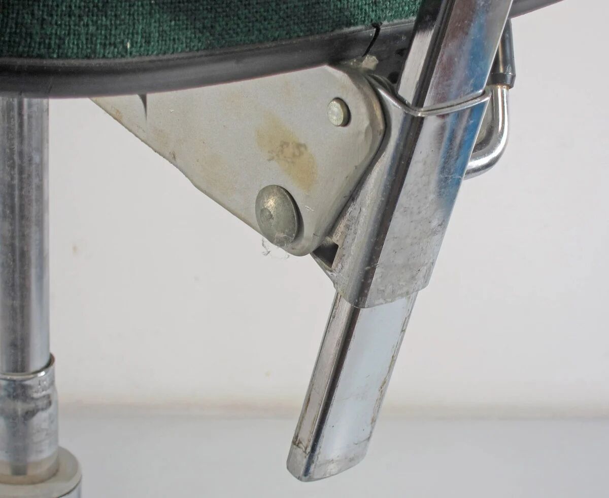 Green vintage Scandinavian desk chair – mid-century modern, adjustable and comfortable