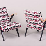 Paire de fauteuils multicolores du milieu du siècle fabriqués en Tchéquie dans les années 1950. Non restauré.