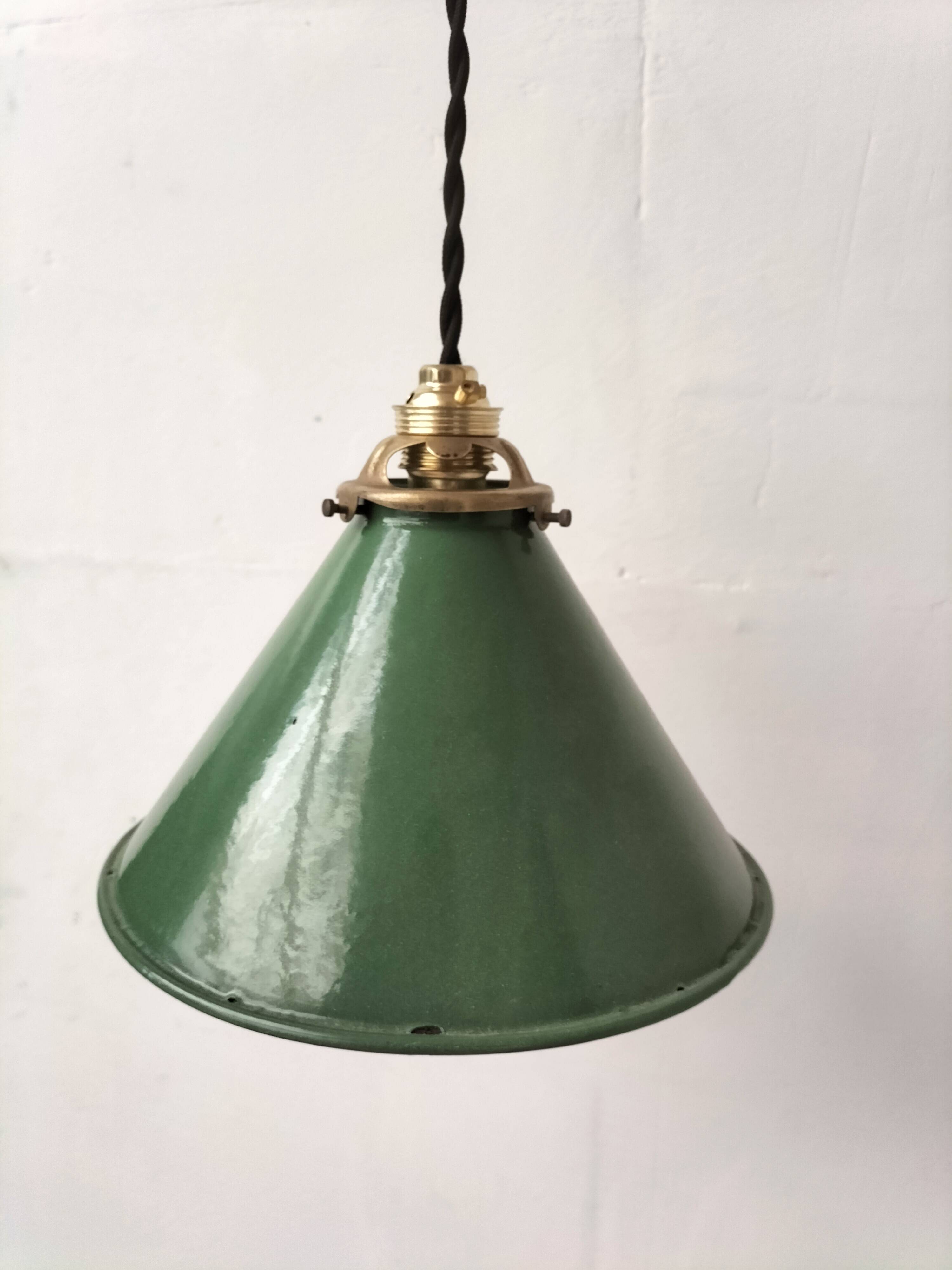 Enamelled sheet metal cone suspension