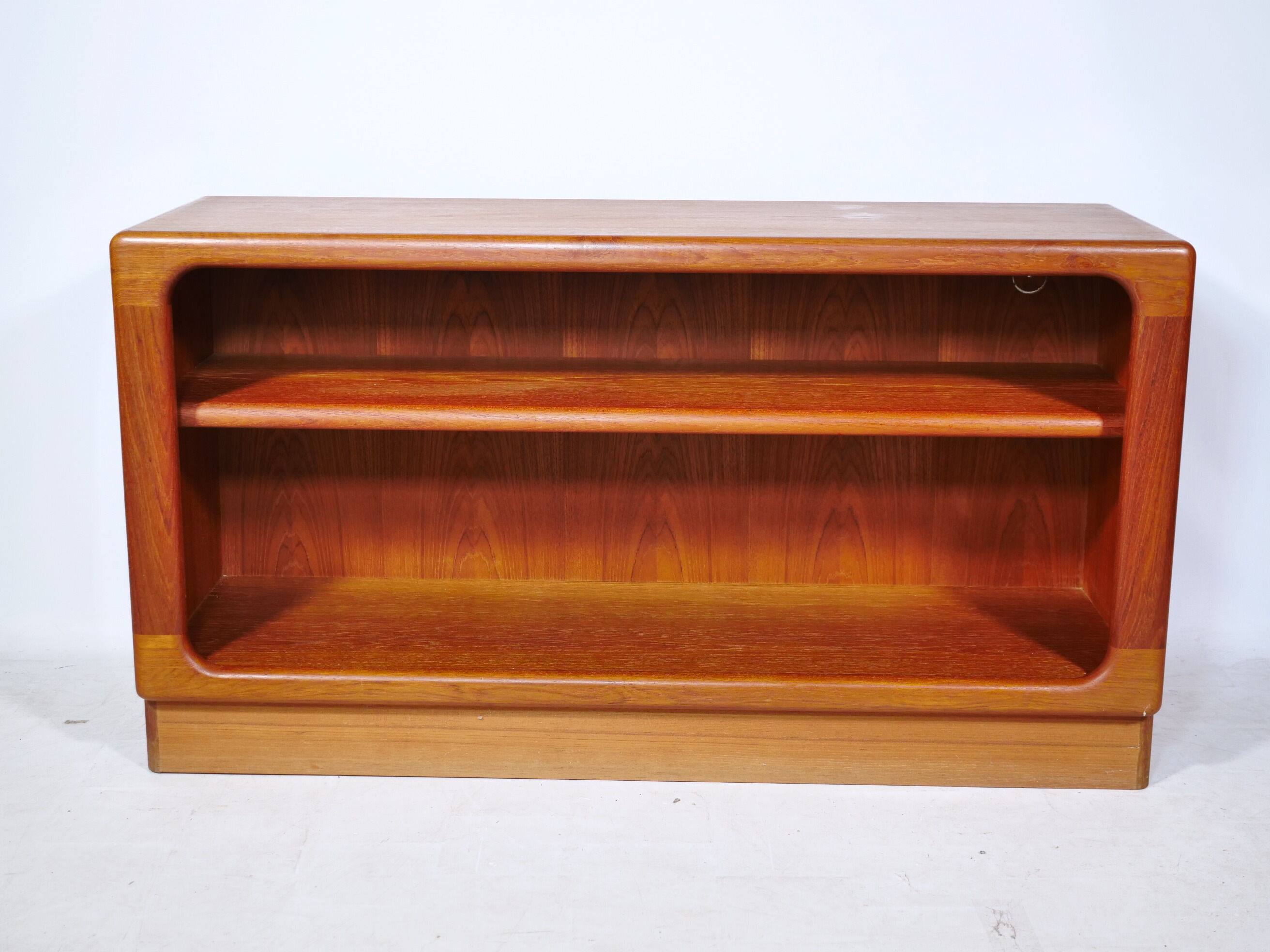 Buffet ouvert en teck des années 1960 par Dyrlund.