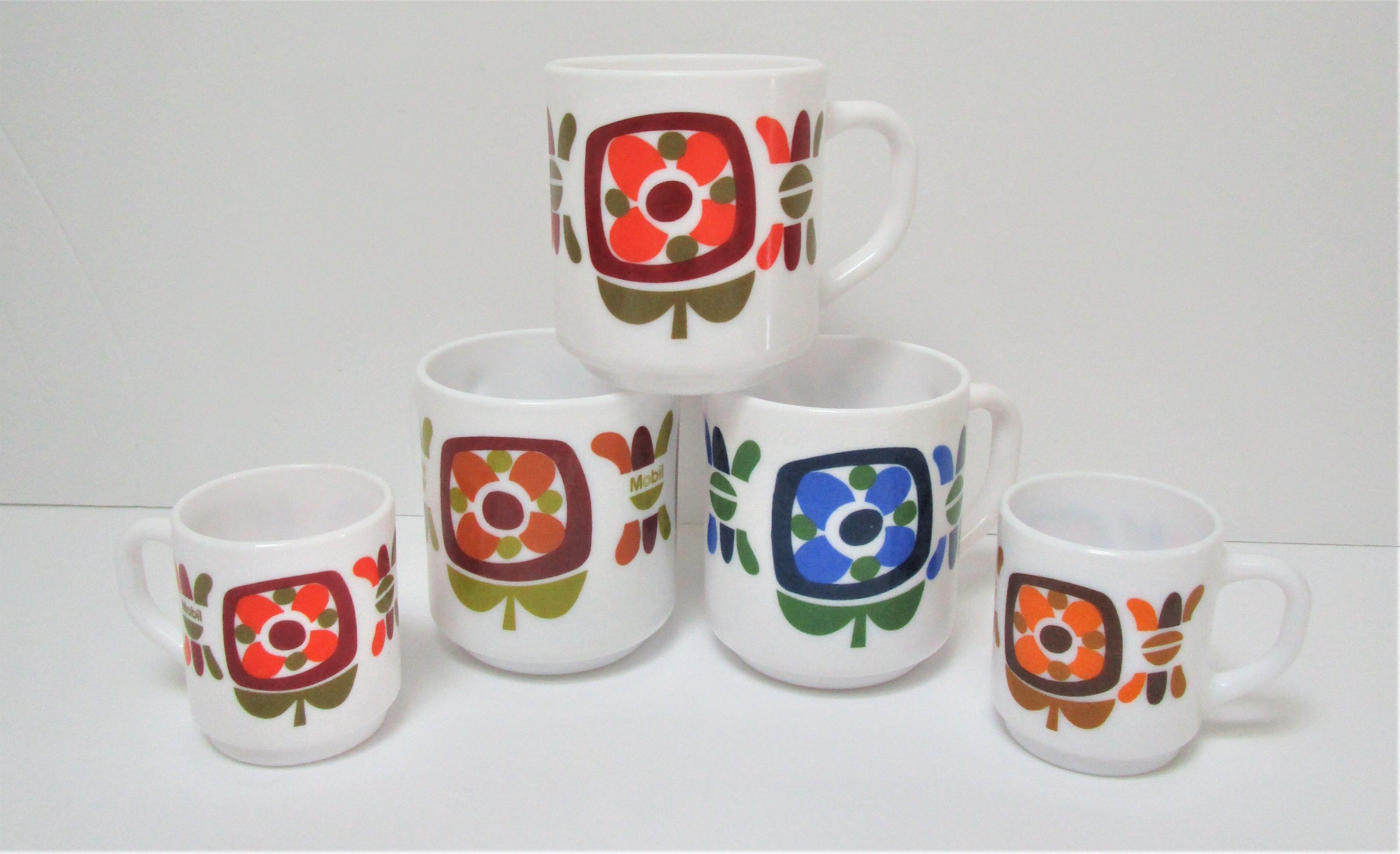 Three mugs and two cups decoration flowers design Jean-Charles Meunier 70s