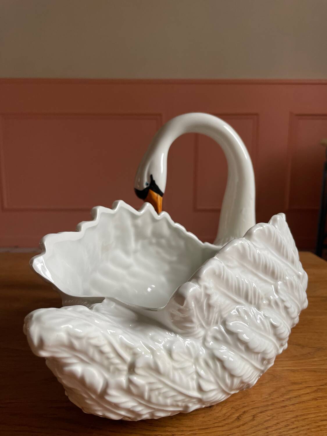 Swan plant pot