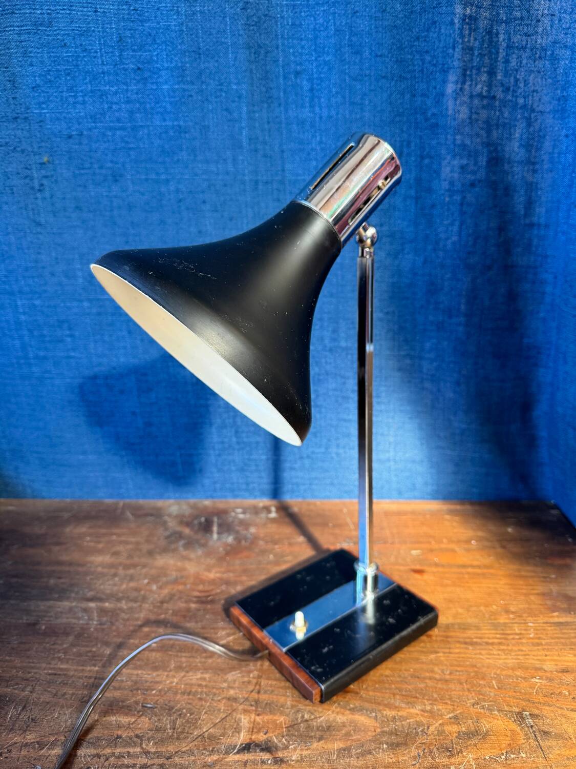 Italian design desk lamp from the 1960s.