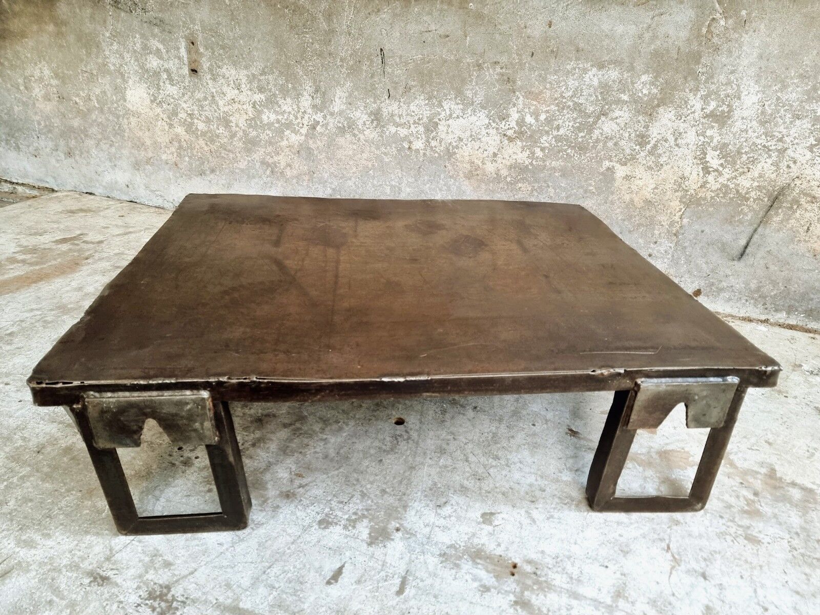 Industrial coffee table steel pallet table
