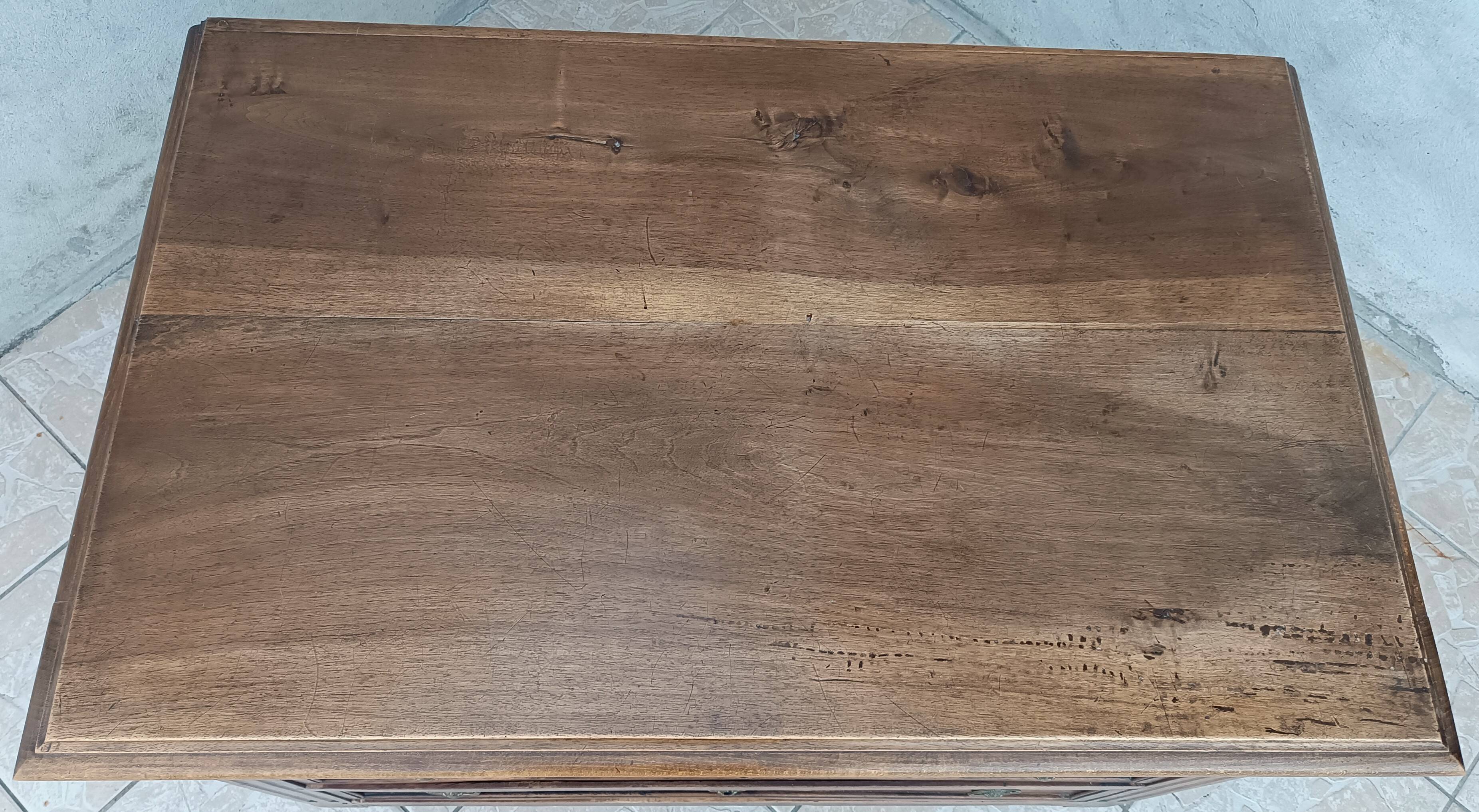 Louis XVI chest of drawers in walnut, 19th century