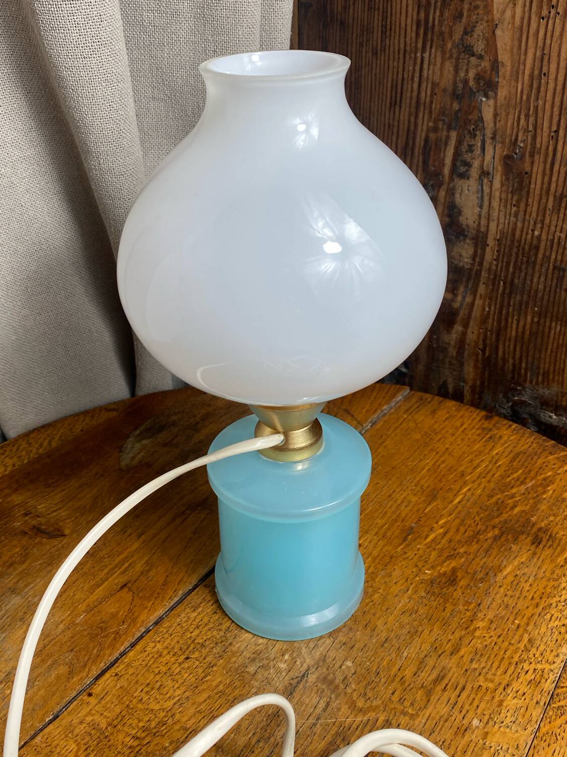 Lampe en opaline blanche et bleue 