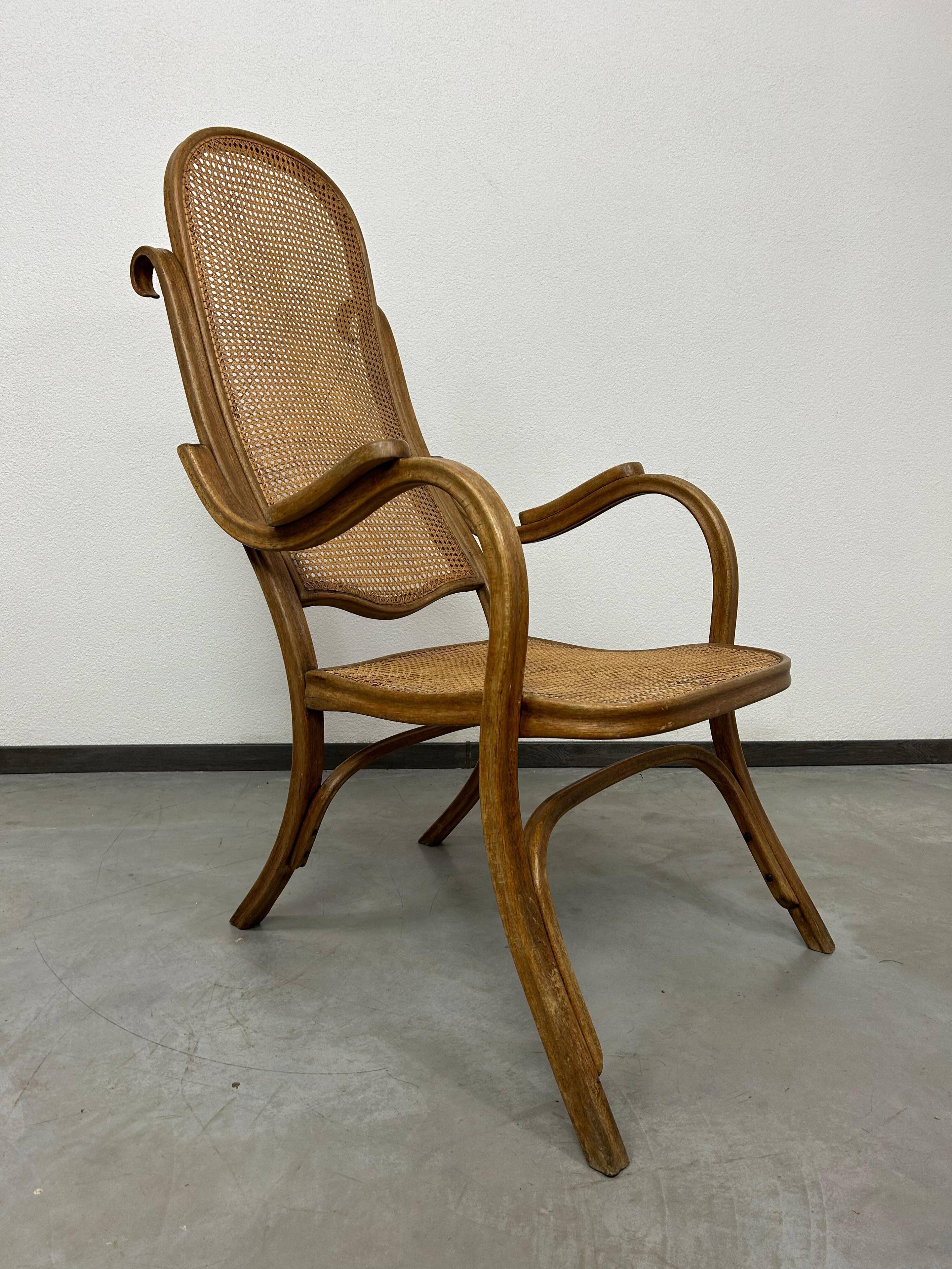 Fauteuil facile n°1 avec siège en rotin par Thonet