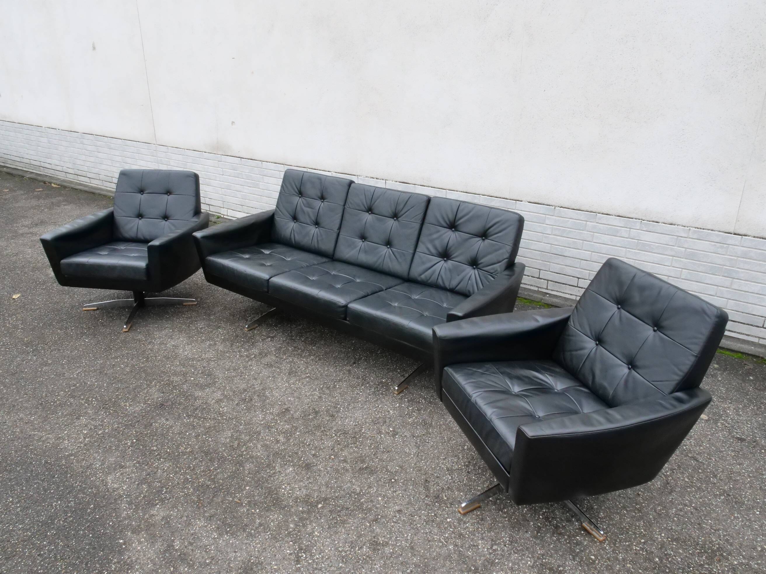 Mid-Century Design Leather Set – Sofa & Armchairs 1960s