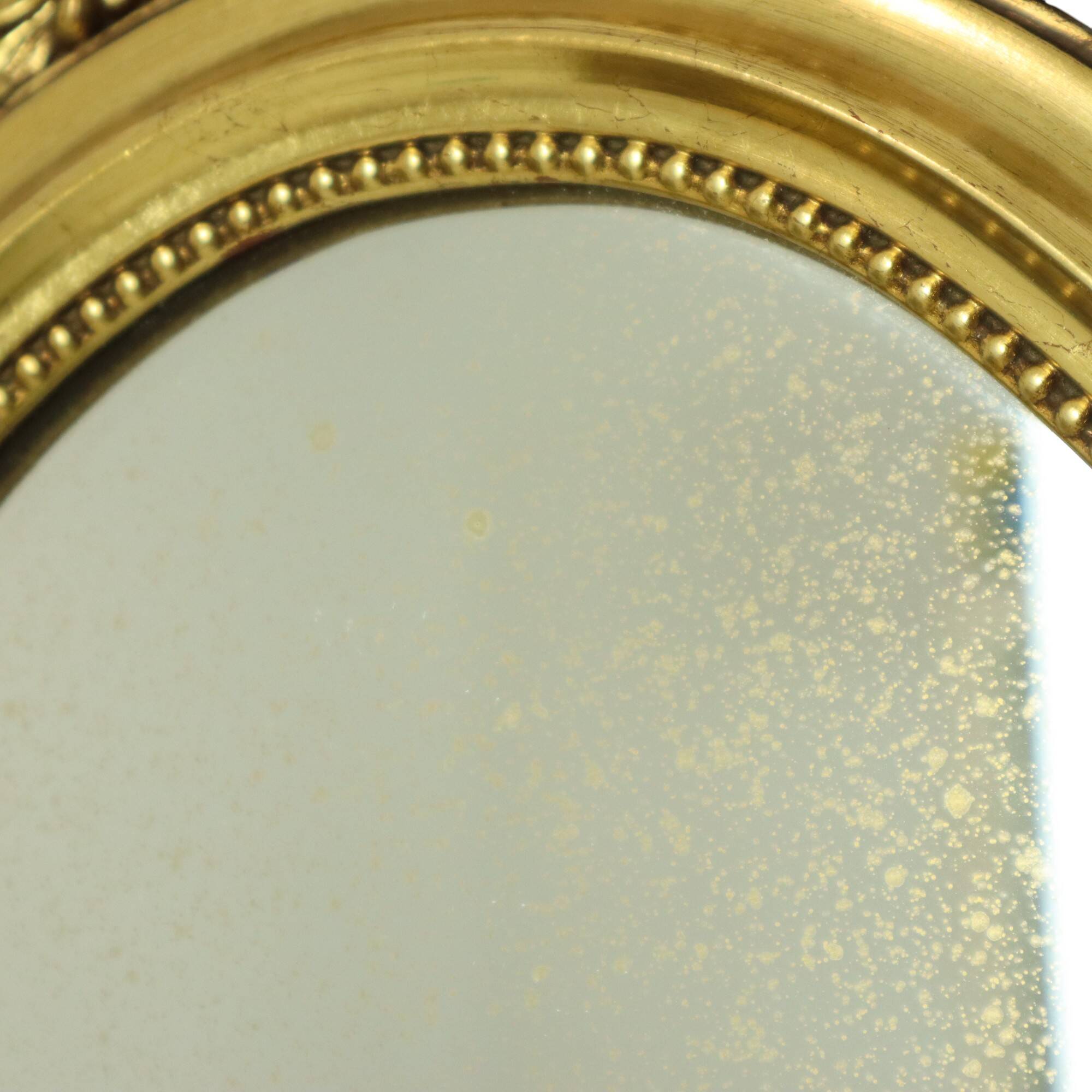 Miroir ovale classique doré à décor de ruban, France