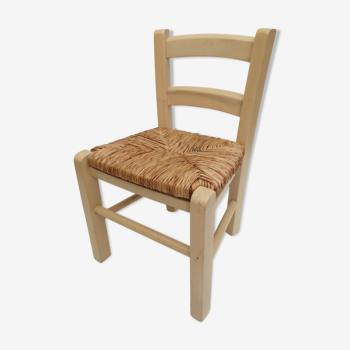 Children's chair of greige color in wood and straw