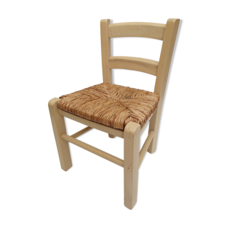 Children's chair of greige color in wood and straw