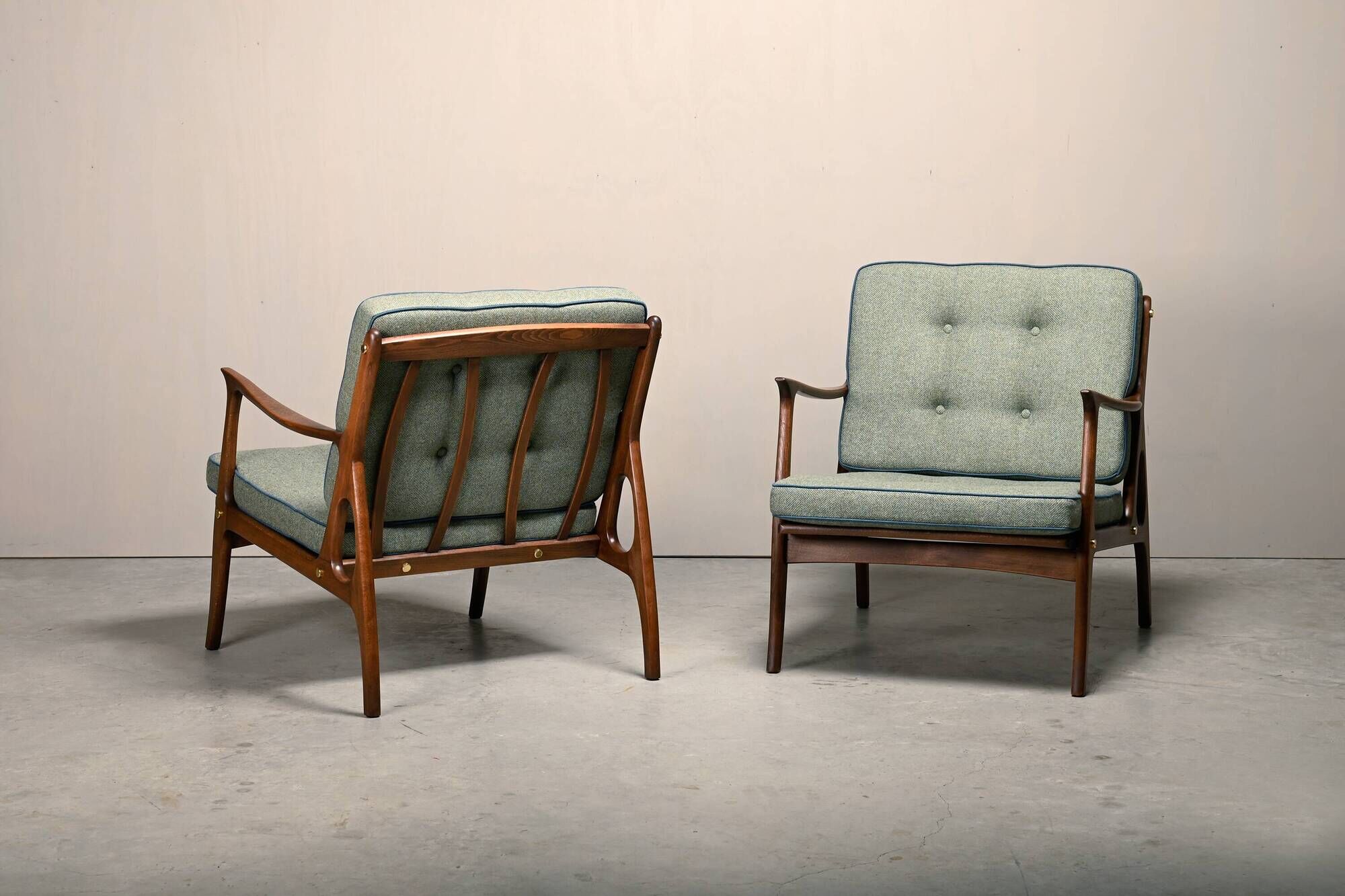 Pair of Mid-Century Italian Armchairs in stained Beech and Green Cushions