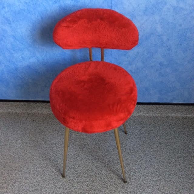 Red moumoute chair
