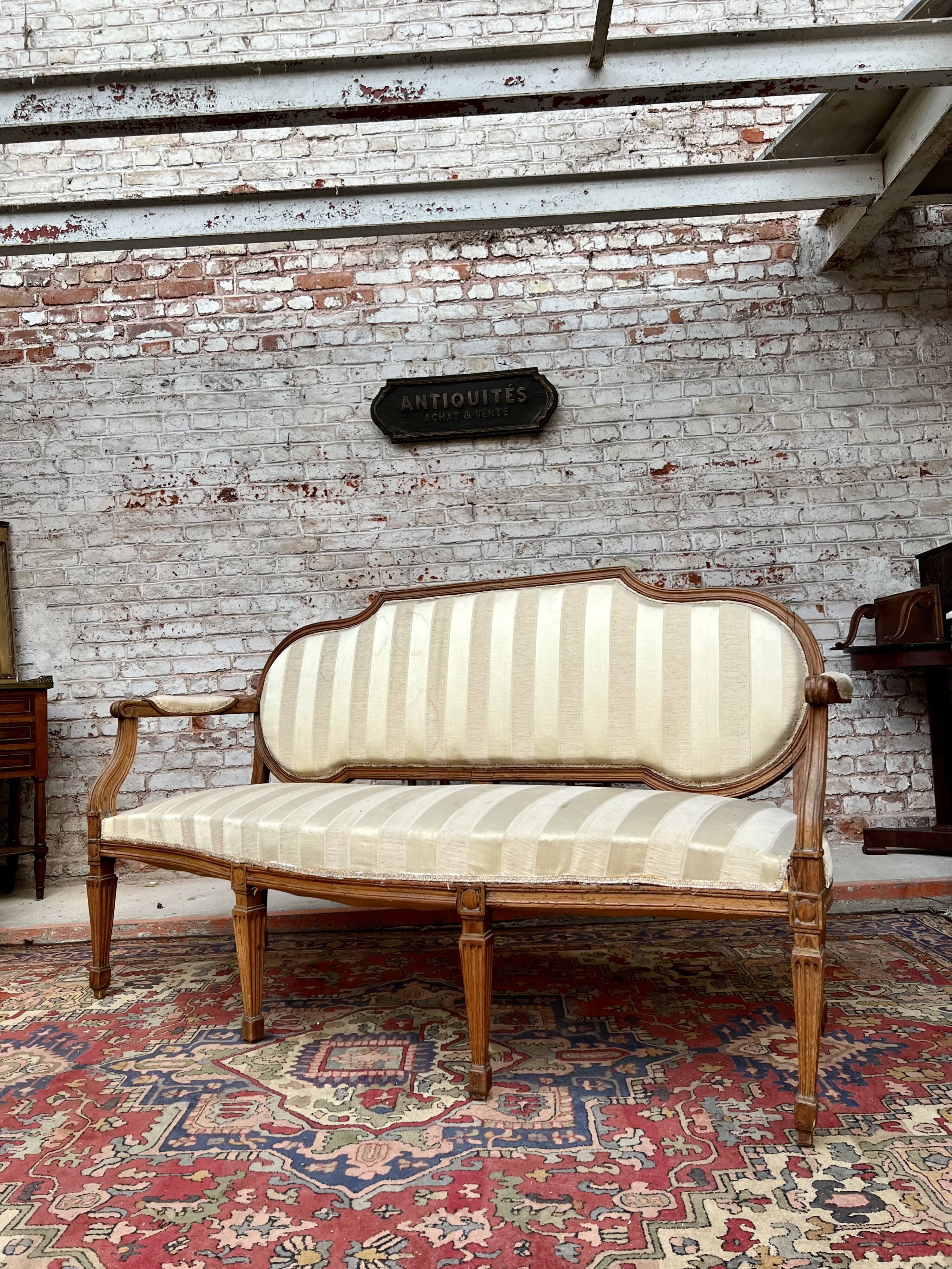 Natural wood sofa Louis XVI XVIII century