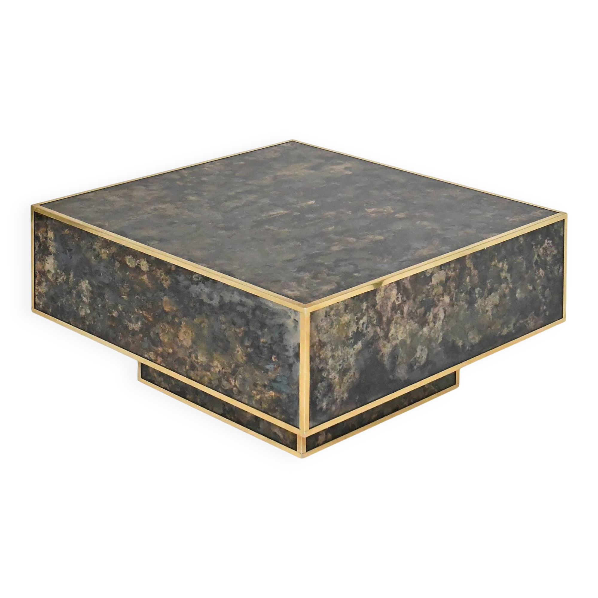Square coffee table in marble-effect glass.